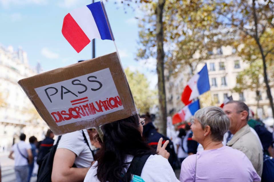 Links moet in verzet komen tegen discriminatoire coronapas